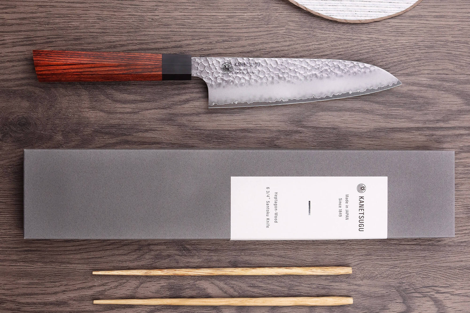 Couteau santoku japonais Kanetsugu Heptagon Uto martelé 17cm