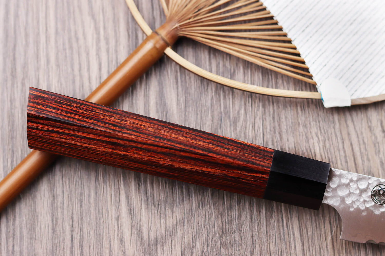 Couteau à pain japonais Kanetsugu Heptagon Uto martelé 21cm