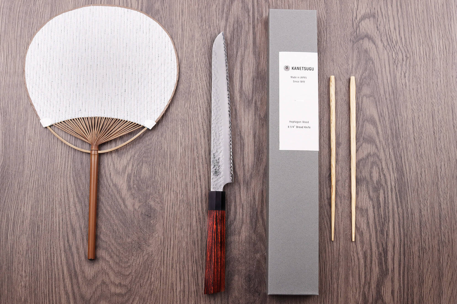 Couteau à pain japonais Kanetsugu Heptagon Uto martelé 21cm
