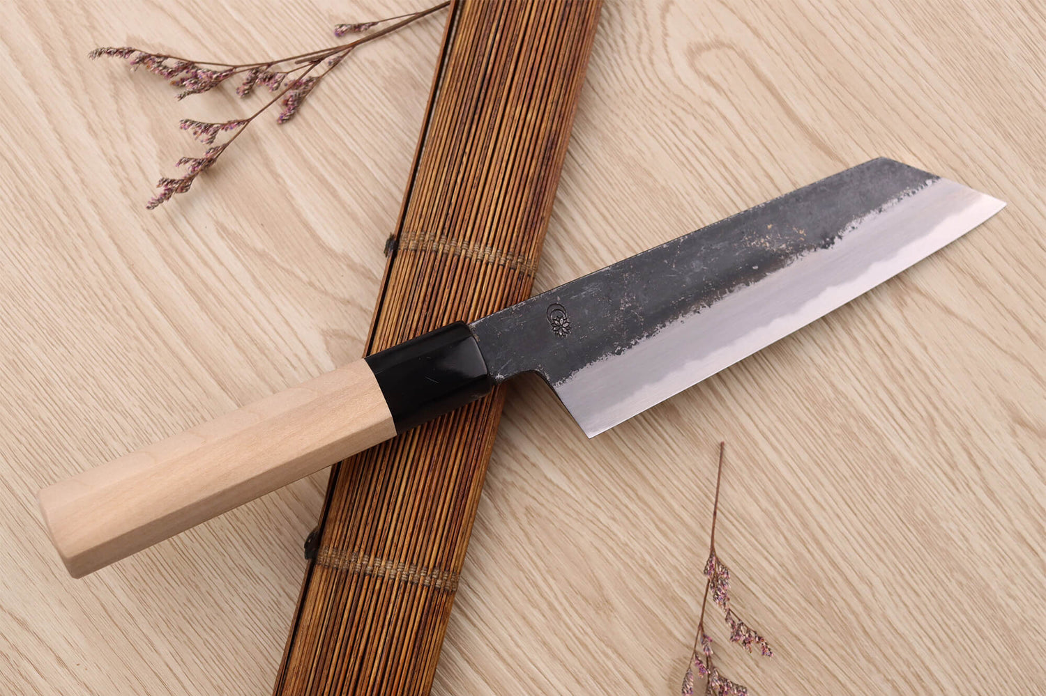 Couteau santoku kiritsuke 18cm japonais artisanal Sakai Kikumori Kikuzuki Kuro