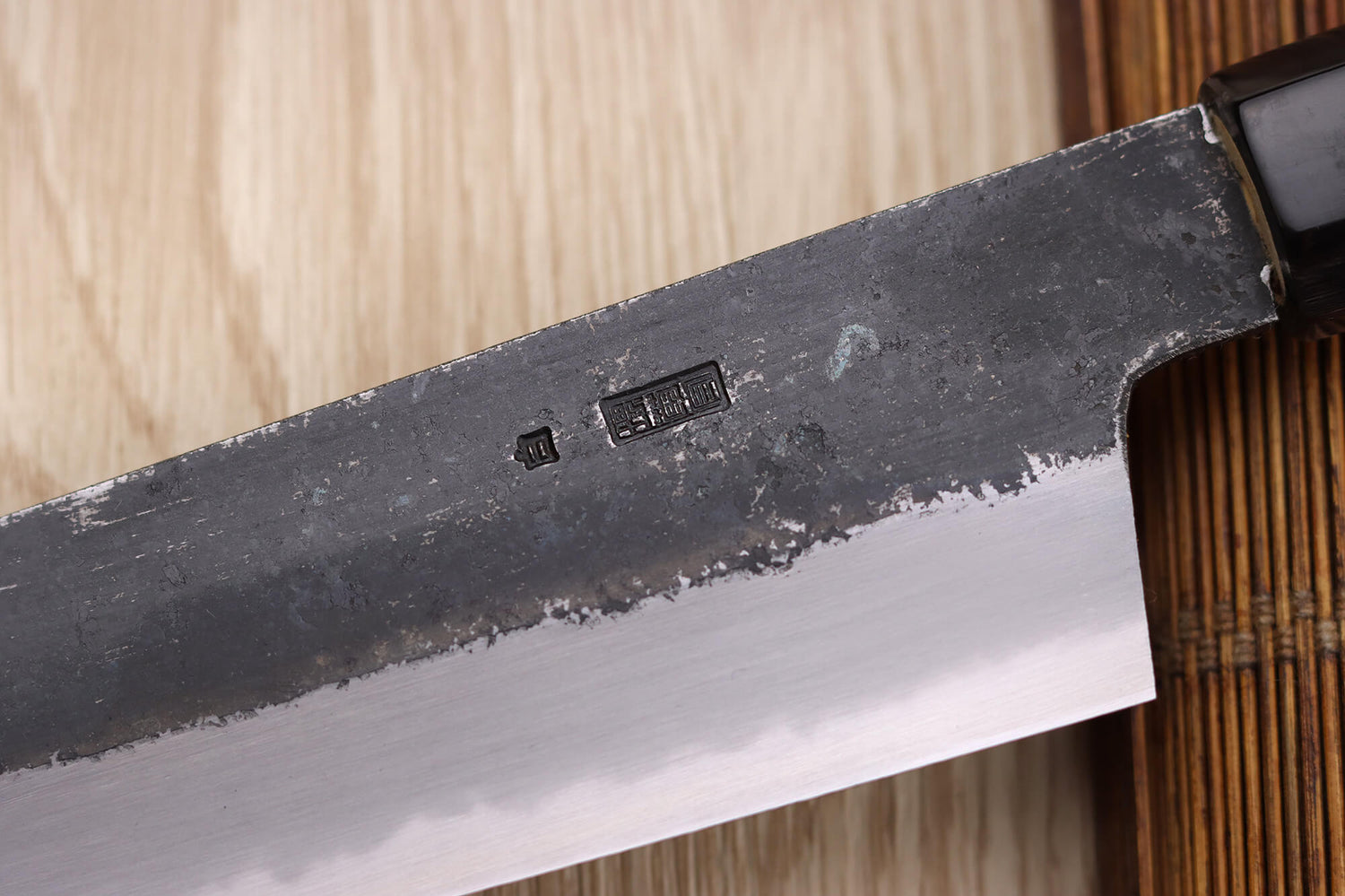 Couteau santoku kiritsuke 18cm japonais artisanal Sakai Kikumori Kikuzuki Kuro