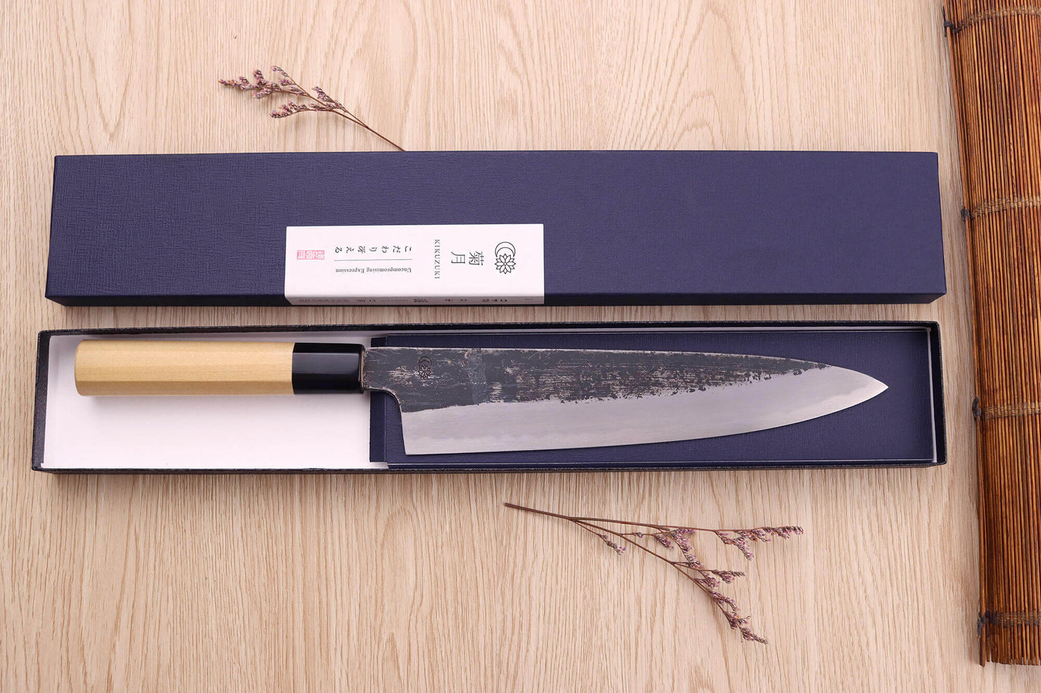 Couteau de chef 24cm japonais artisanal Sakai Kikumori Kikuzuki Kuro