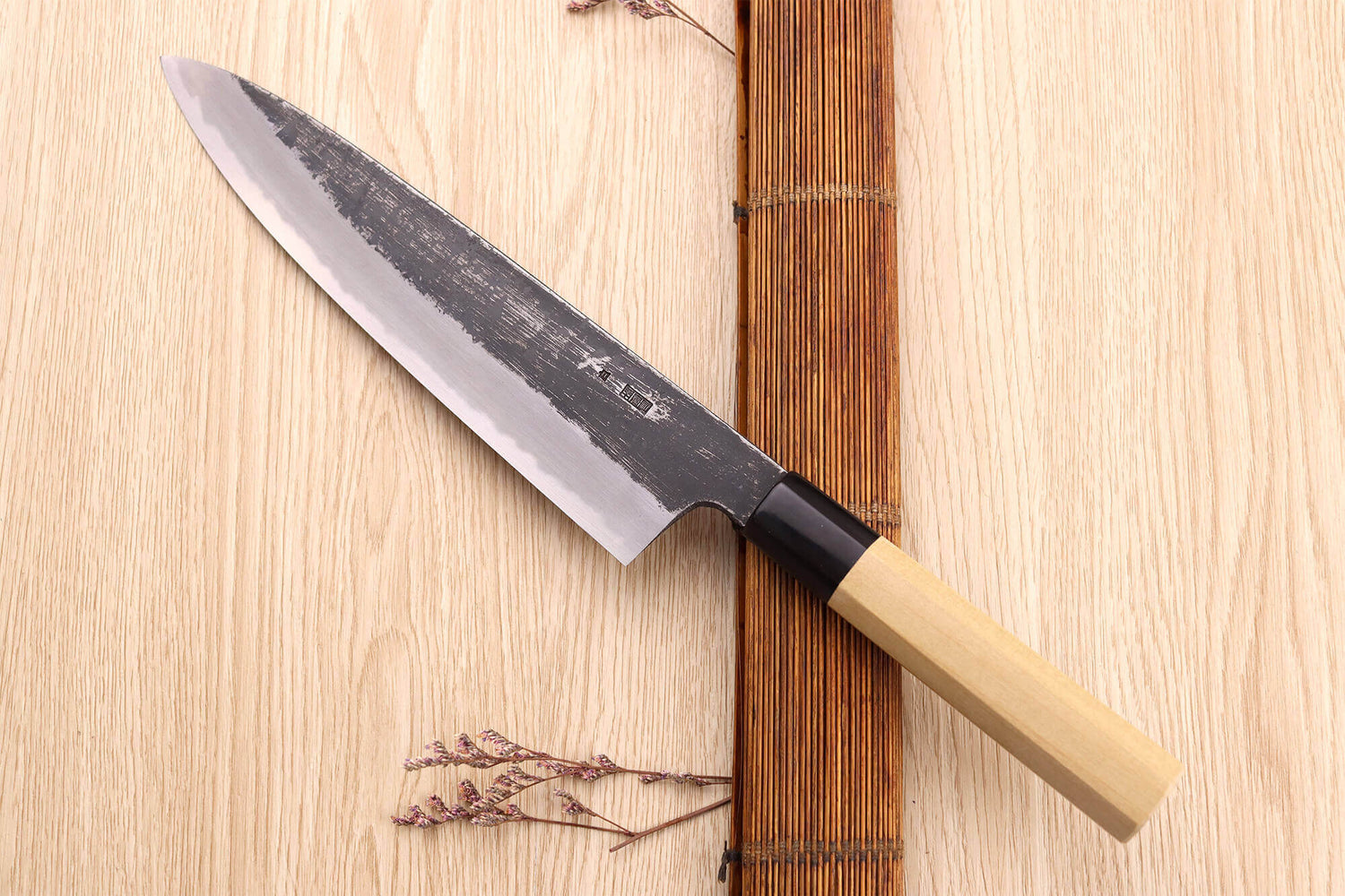 Couteau de chef 24cm japonais artisanal Sakai Kikumori Kikuzuki Kuro
