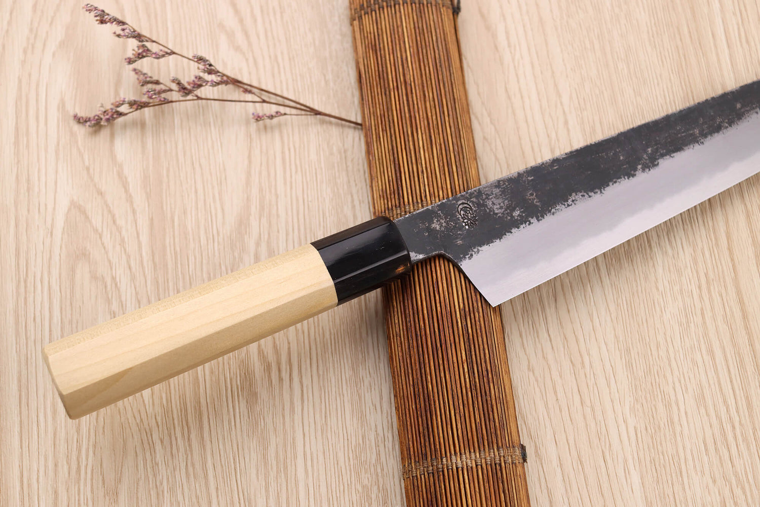 Couteau de chef kiritsuke 24cm japonais artisanal Sakai Kikumori Kikuzuki Kuro