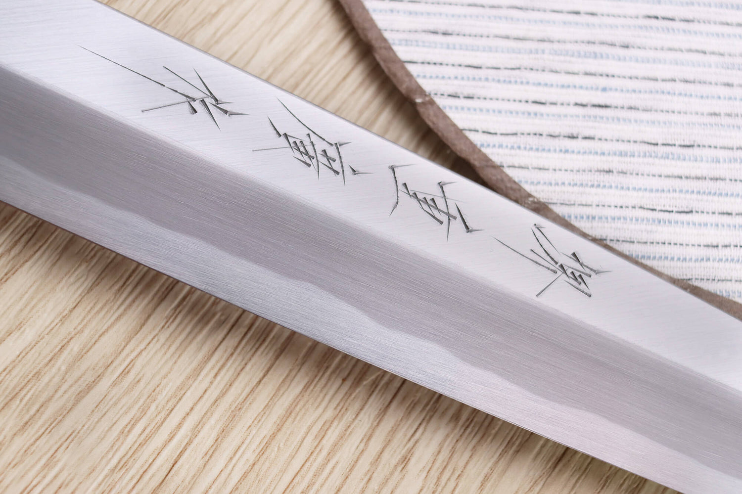 Couteau yanagiba japonais artisanal Kasahara Shigehiro forgé par Yoshikazu Ikeda 21cm
