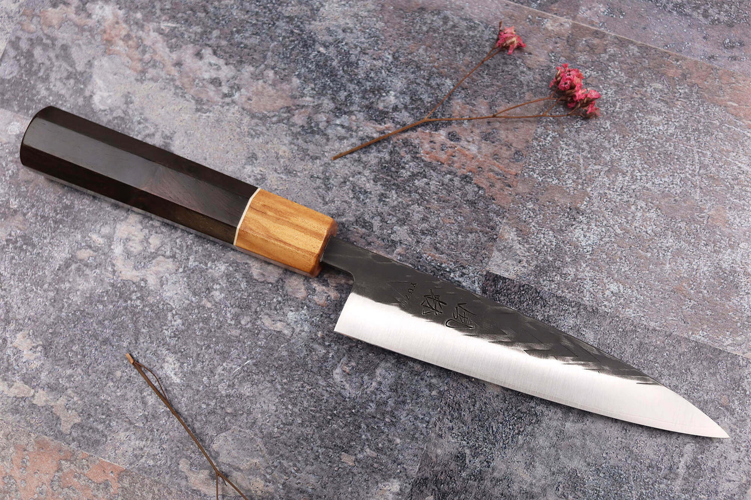 Couteau universel 13,5cm japonais artisanal Yuzo Black SLD ébène et olivier