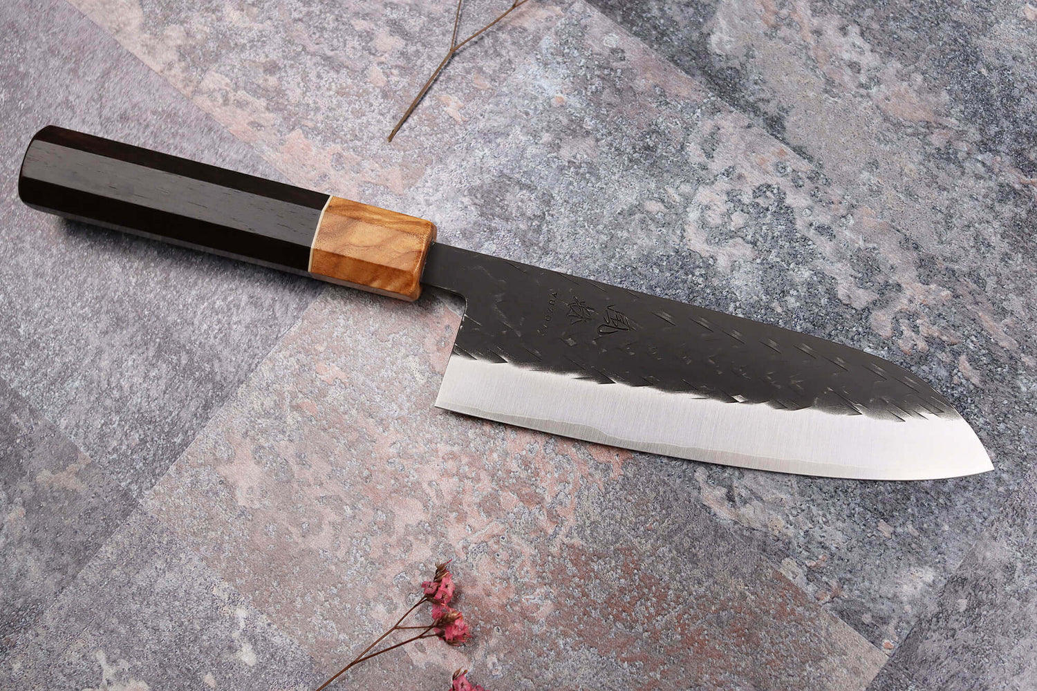 Couteau santoku 16,5cm japonais artisanal Yuzo Black SLD ébène et olivier