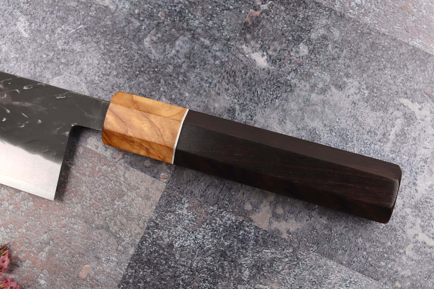 Couteau santoku 16,5cm japonais artisanal Yuzo Black SLD ébène et olivier