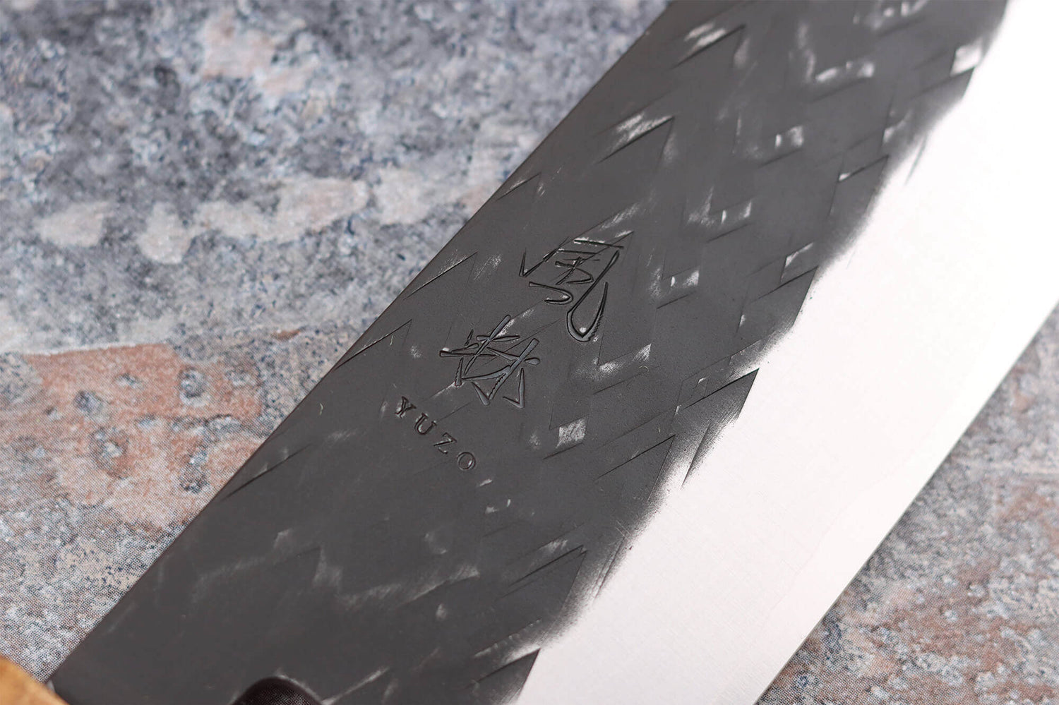 Couteau santoku 16,5cm japonais artisanal Yuzo Black SLD ébène et olivier