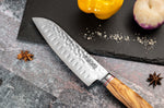 Couteau santoku Wusaki Damas 10Cr alvéolé 18cm manche en olivier