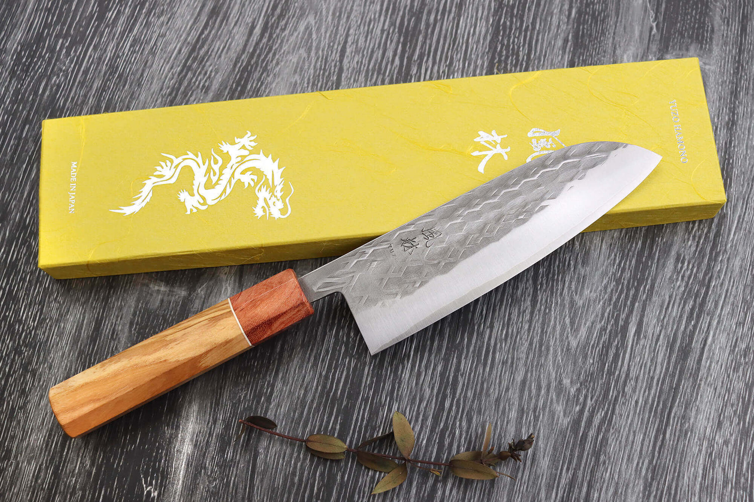 Couteau santoku 16,5cm japonais artisanal Yuzo SLD olivier et cognassier