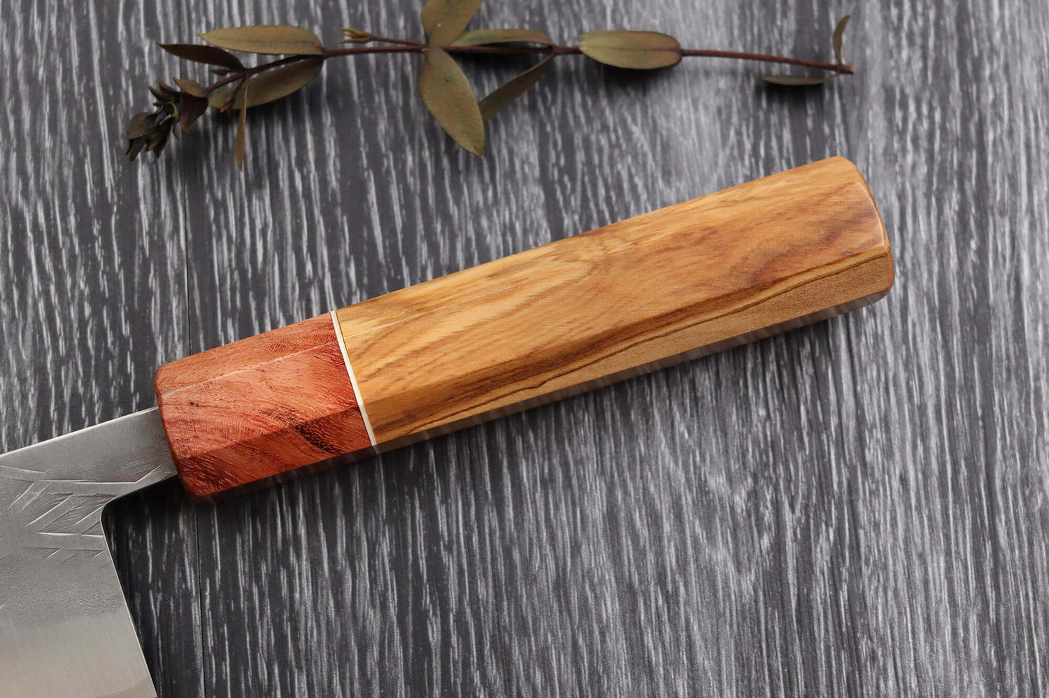 Couteau santoku 16,5cm japonais artisanal Yuzo SLD olivier et cognassier