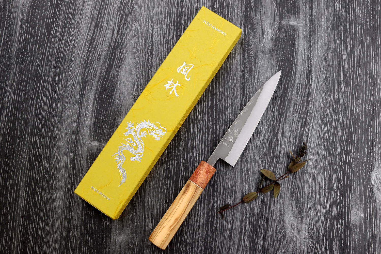 Couteau universel 13,5cm japonais artisanal Yuzo SLD olivier et cognassier