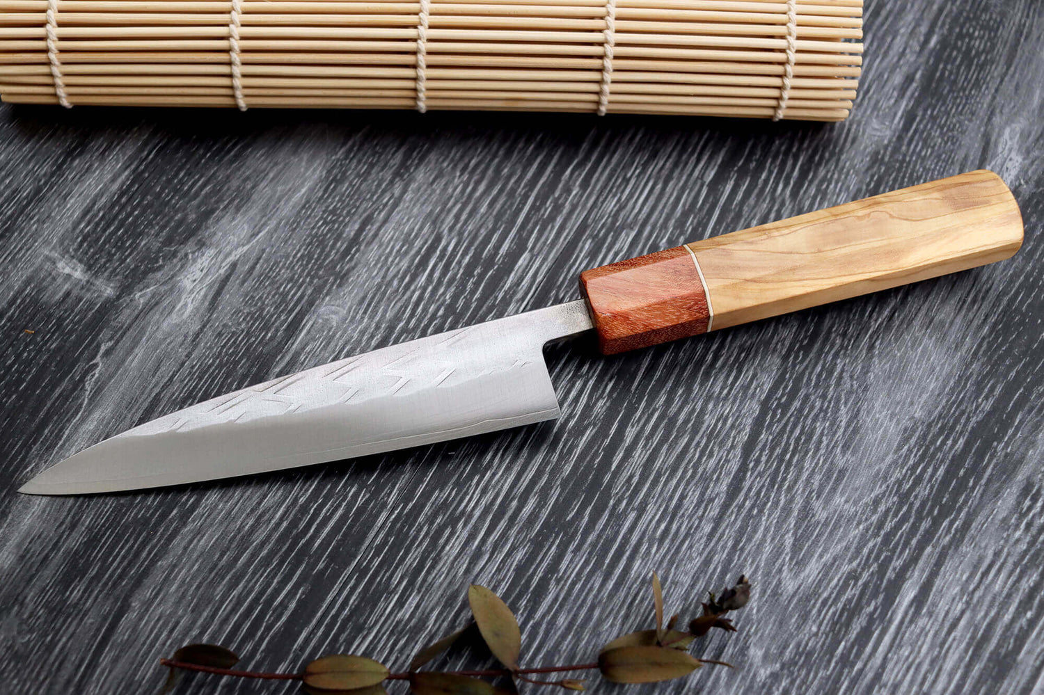 Couteau universel 13,5cm japonais artisanal Yuzo SLD olivier et cognassier