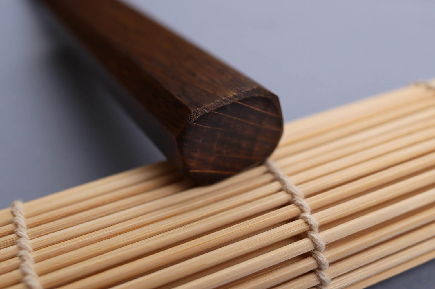 Couteau d'office japonais artisanal Wusaki Unagi AUS10 damas 8cm manche chêne
