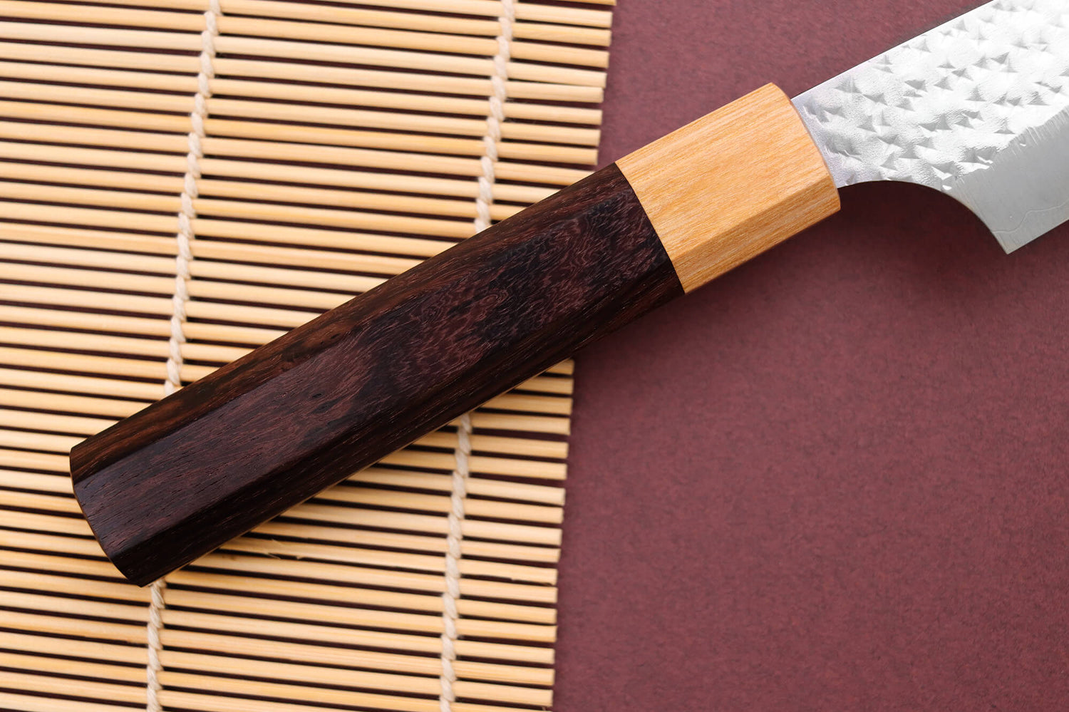 Couteau sujihiki kiritsuke japonais artisanal martelé Yu Kurosaki senko 24cm acier SG2