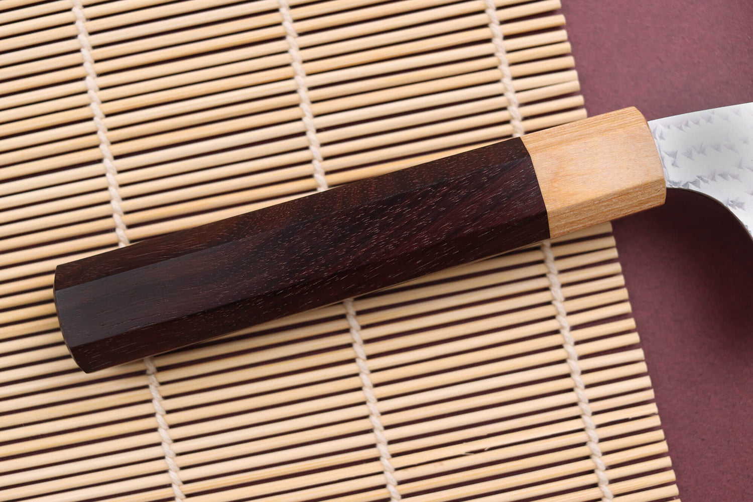 Couteau de chef kiritsuke japonais artisanal martelé Yu Kurosaki senko 24cm acier SG2