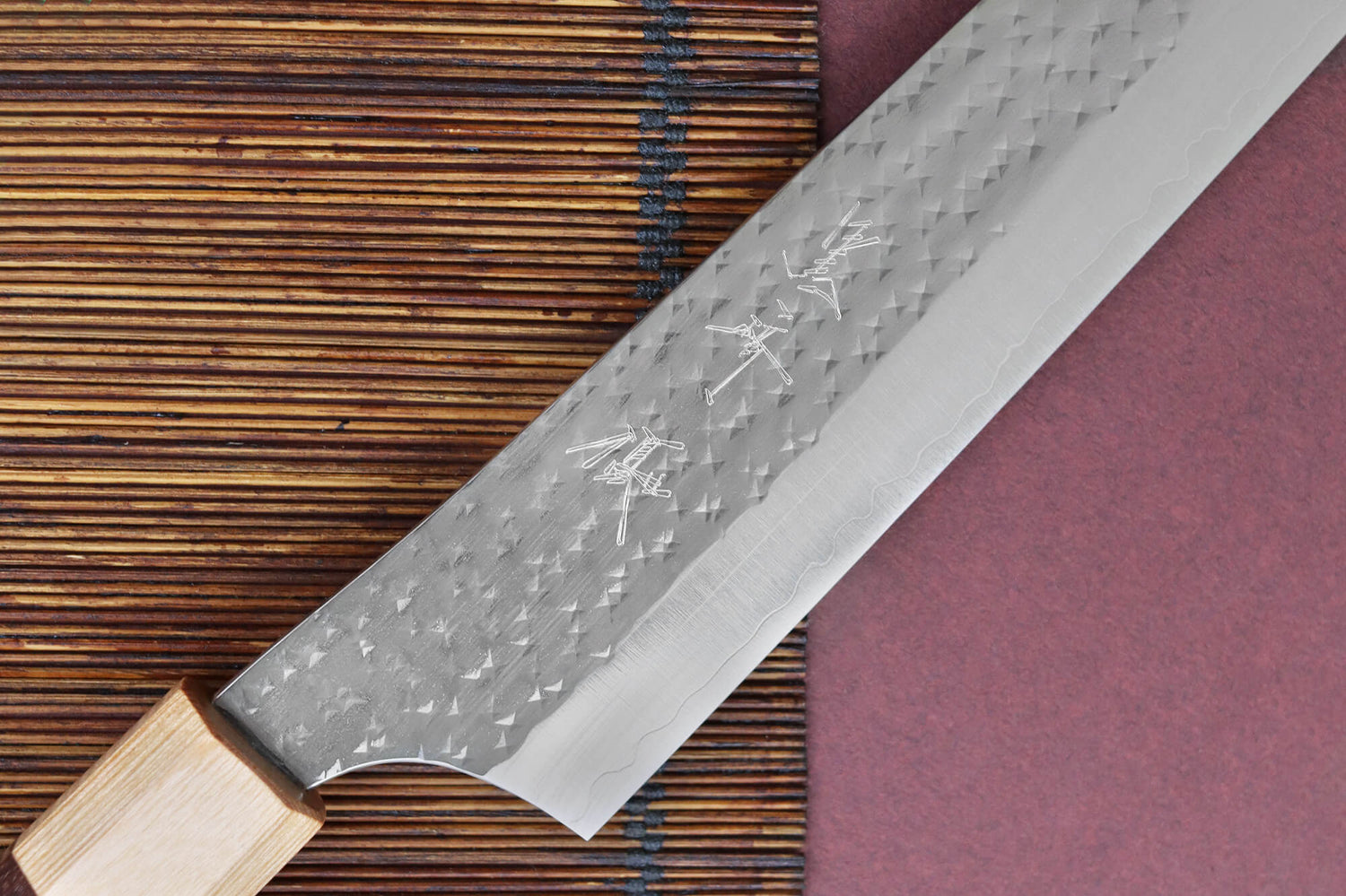 Couteau sujihiki kiritsuke japonais artisanal martelé Yu Kurosaki senko 27cm acier SG2