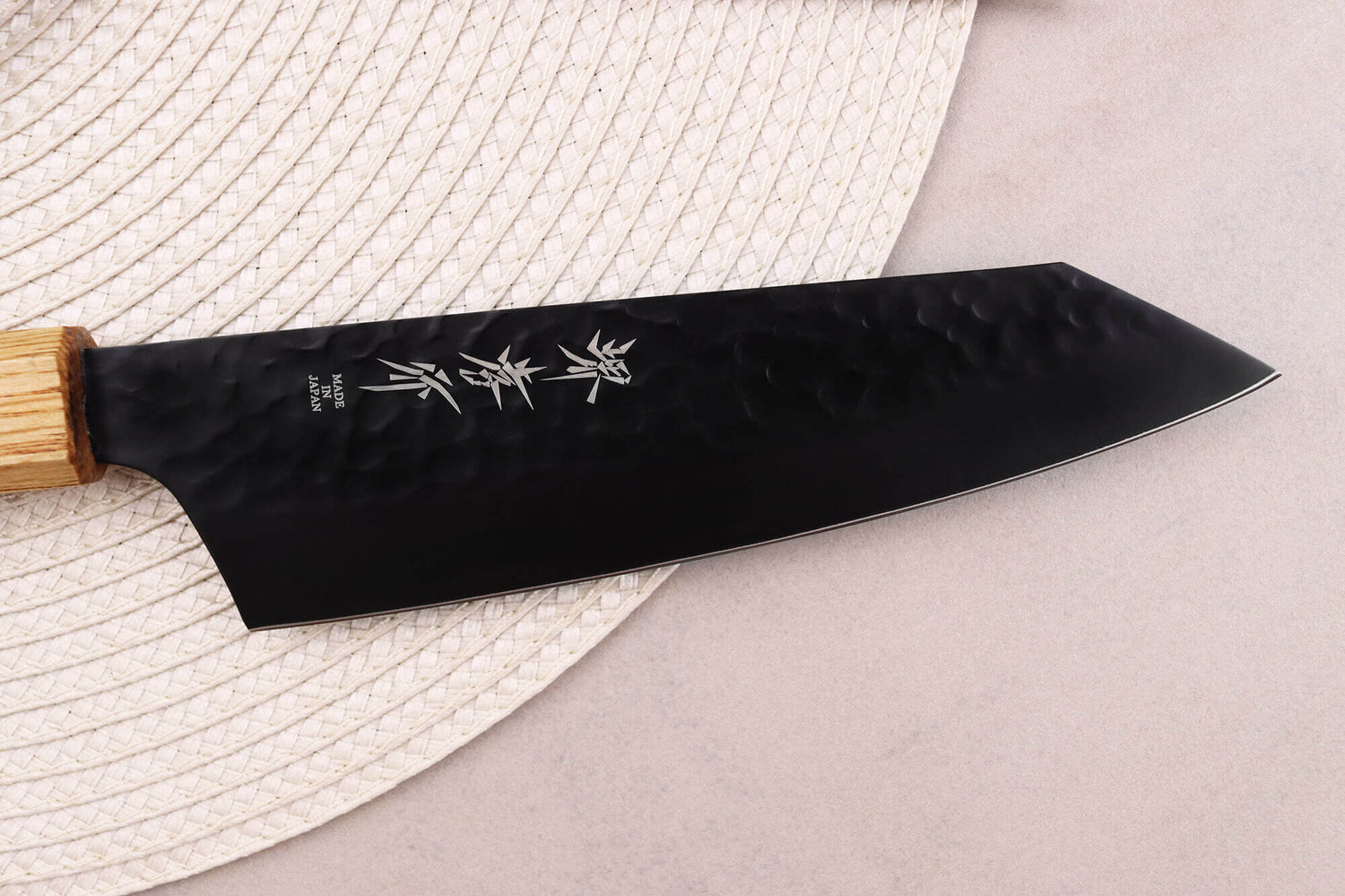 Couteau kiritsuke santoku 16cm japonais Sakai Takayuki Kurokage VG10 manche en chêne brûlé