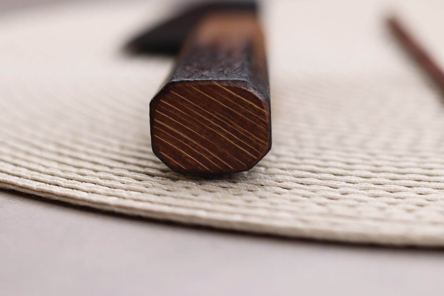 Couteau kiritsuke 19cm japonais Sakai Takayuki Kurokage VG10 manche en chêne brûlé