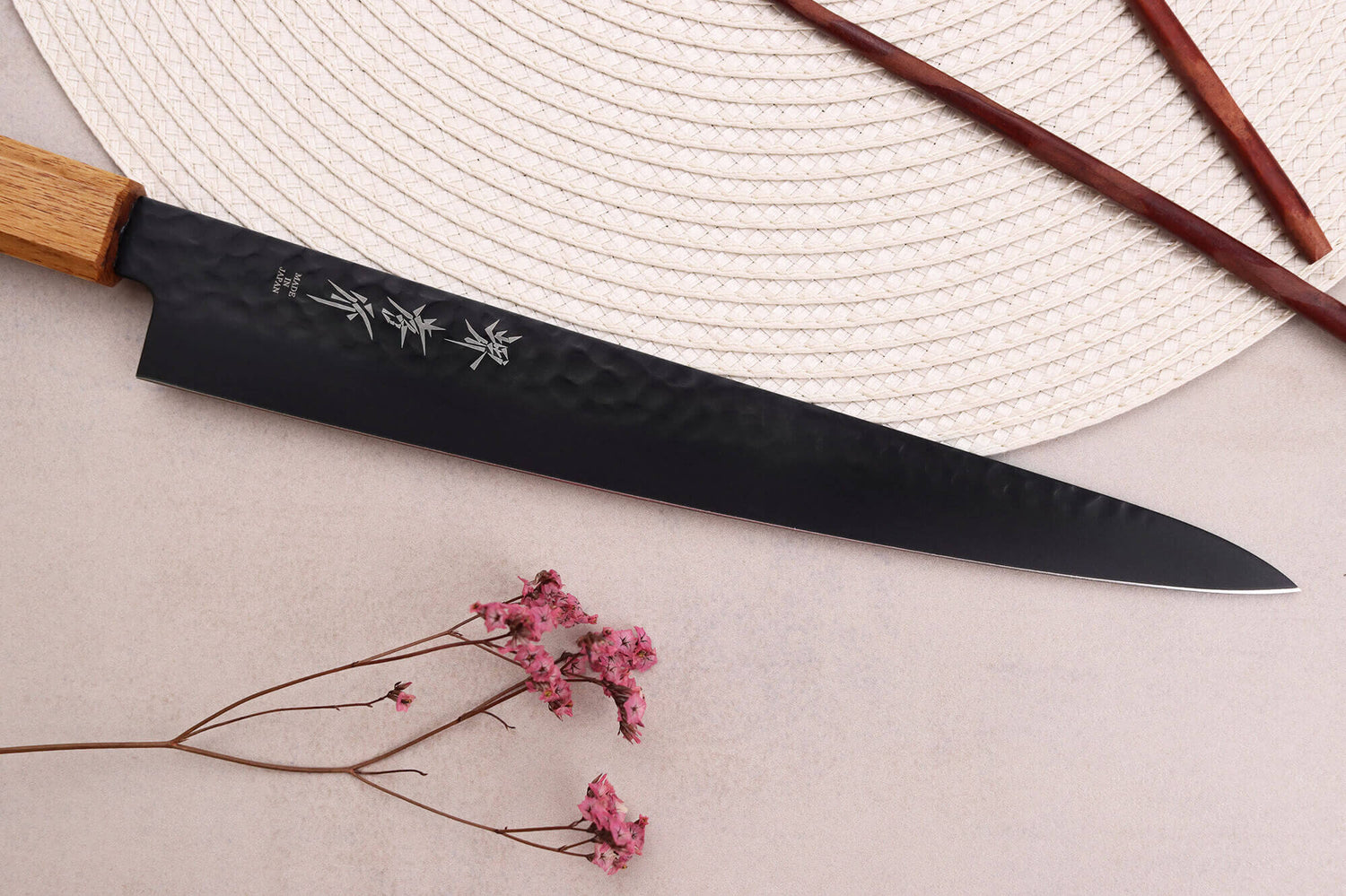 Couteau sujihiki 24cm japonais Sakai Takayuki Kurokage VG10 manche en chêne brûlé