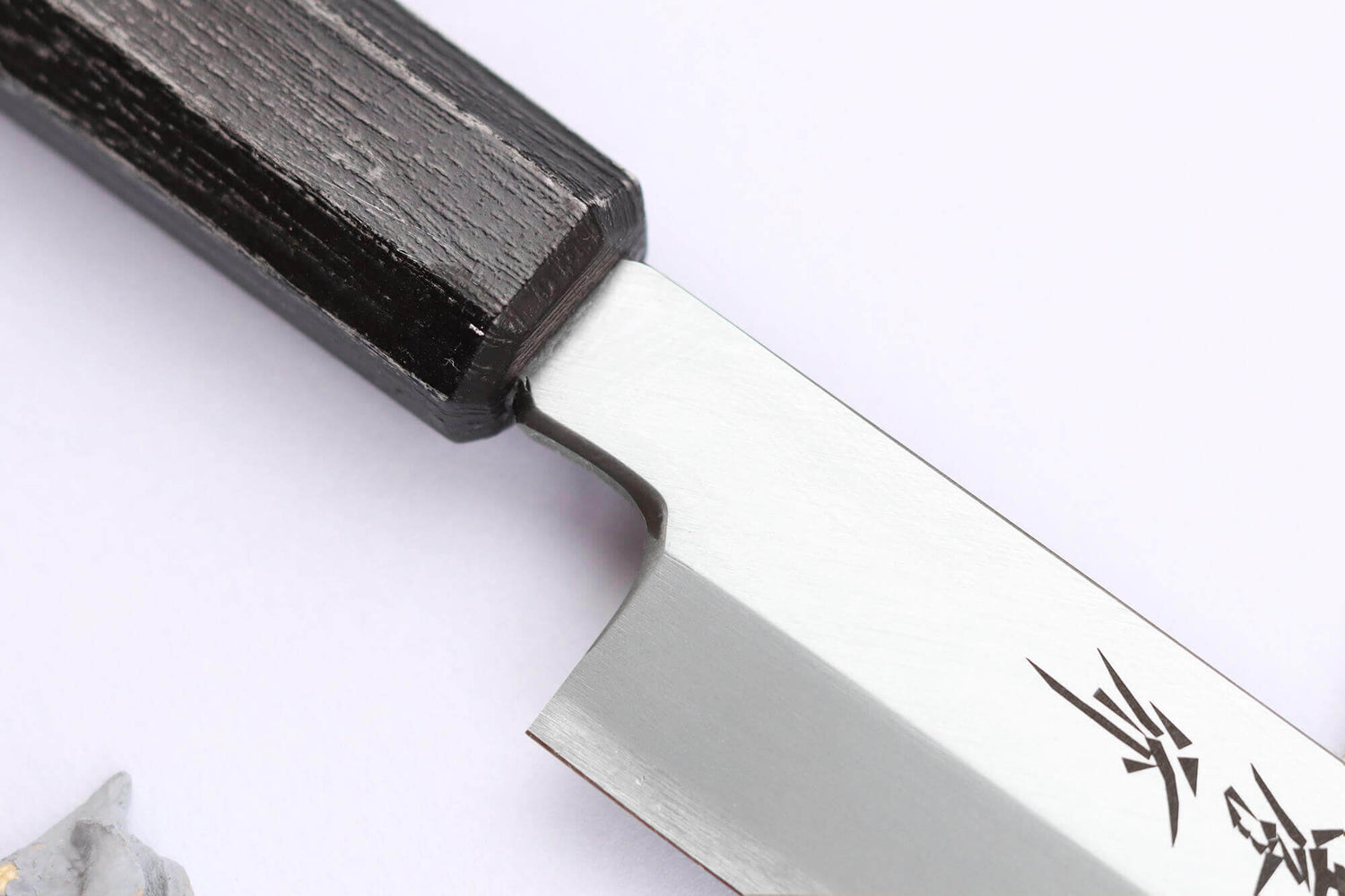Couteau yanagiba japonais 24cm Sakai Takayuki Nanairo manche en résine ABS laquée
