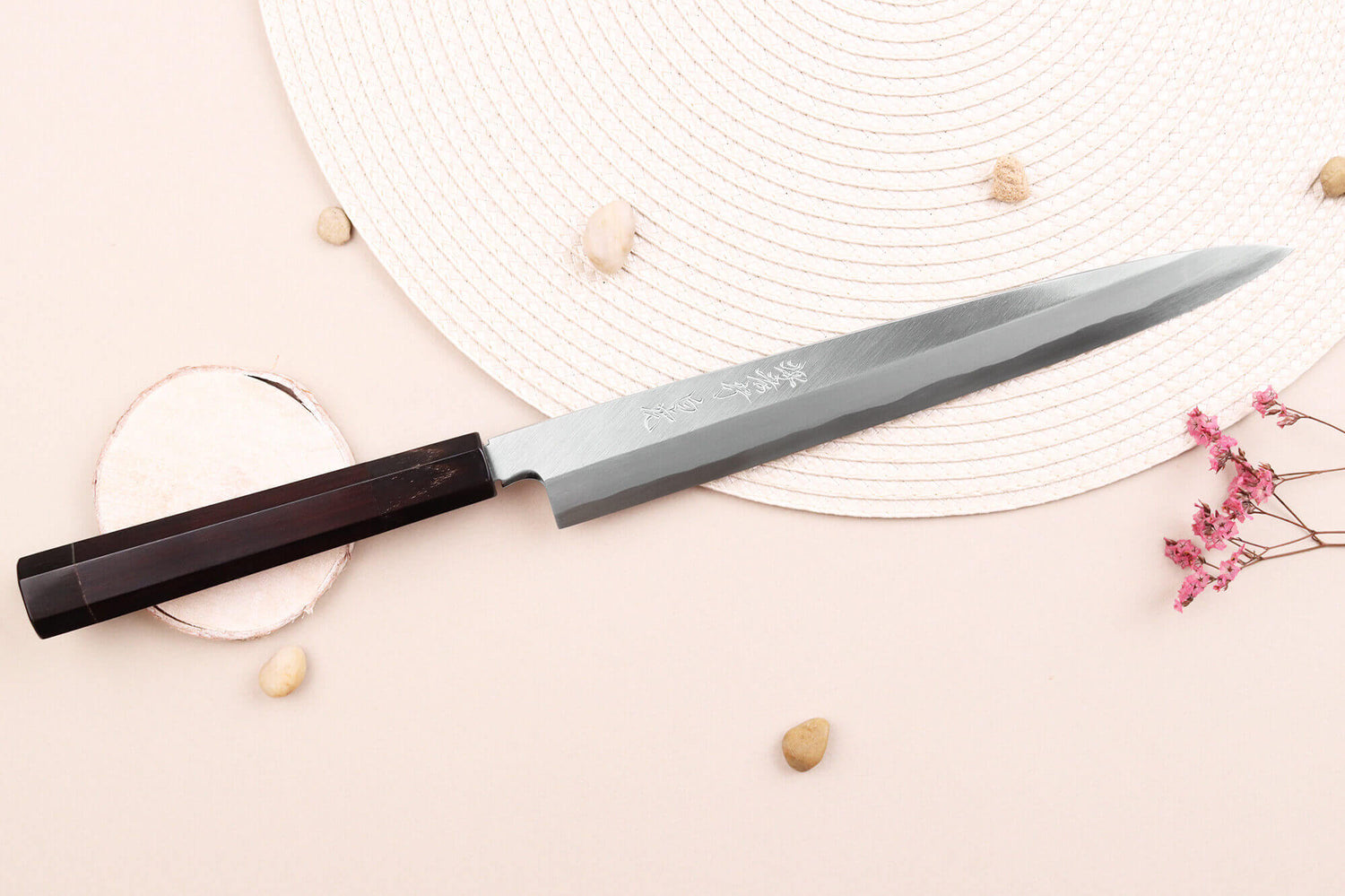 Couteau yanagiba japonais artisanal 24cm Sakai Takayuki Byakko manche en ébène + étui