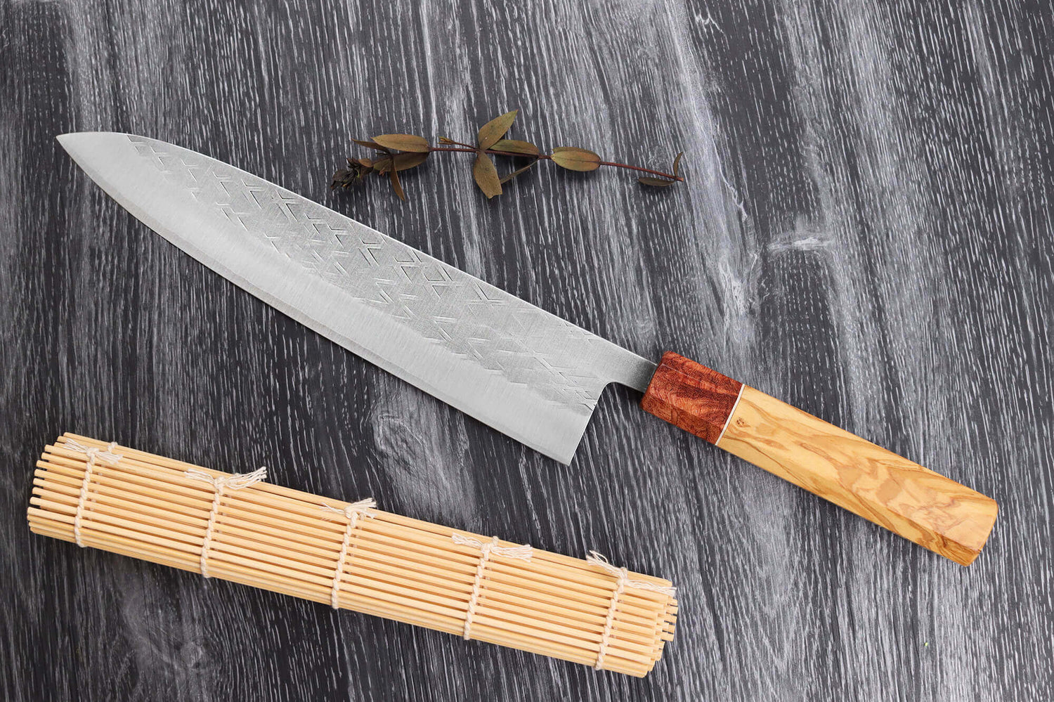 Couteau de chef 24cm japonais artisanal Yuzo SLD olivier et cognassier