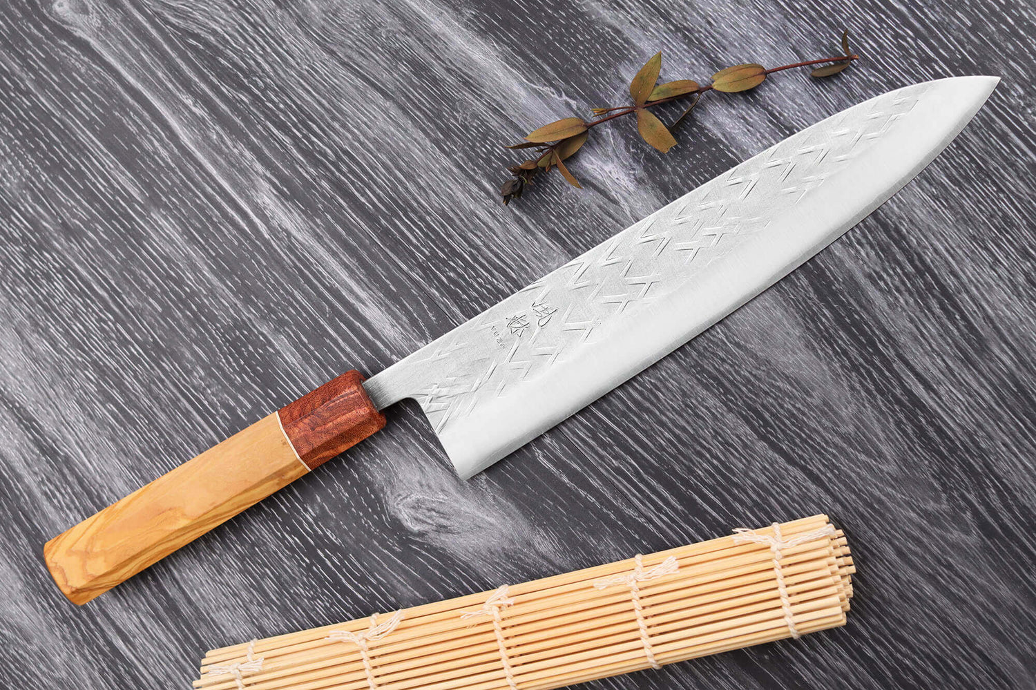 Couteau de chef 24cm japonais artisanal Yuzo SLD olivier et cognassier
