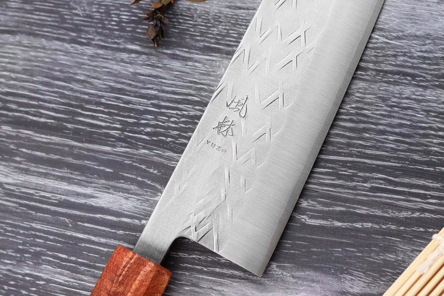 Couteau de chef 24cm japonais artisanal Yuzo SLD olivier et cognassier