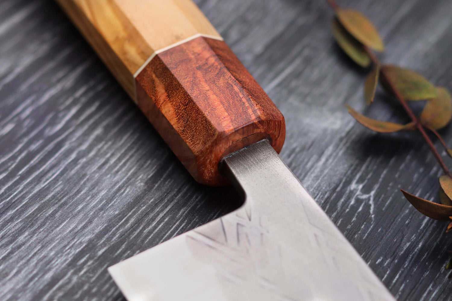 Couteau de chef 24cm japonais artisanal Yuzo SLD olivier et cognassier