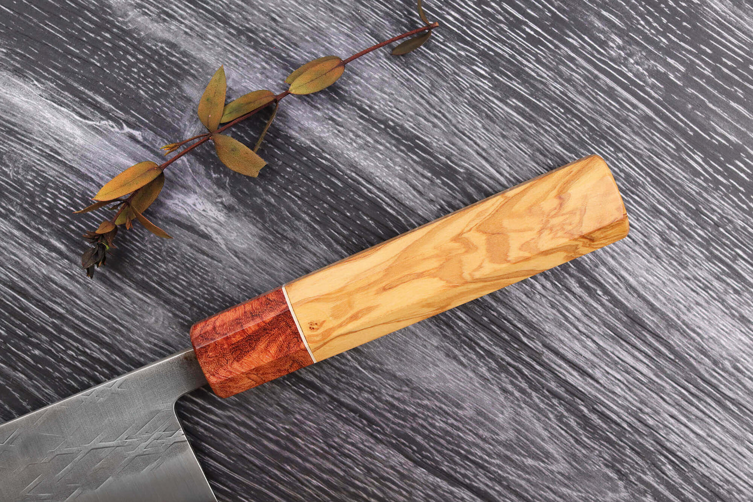 Couteau de chef 24cm japonais artisanal Yuzo SLD olivier et cognassier