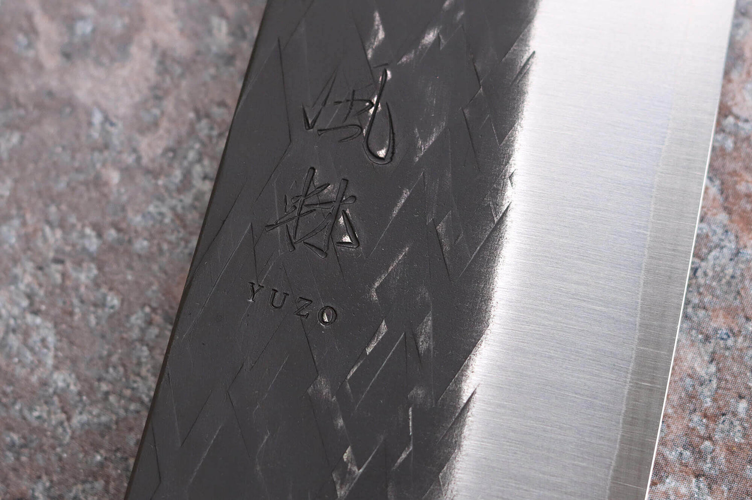 Couteau de chef 24cm japonais artisanal Yuzo Black SLD ébène et olivier