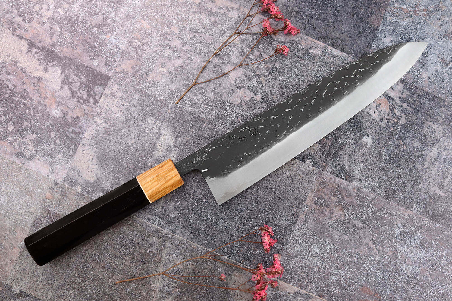 Couteau de chef 24cm japonais artisanal Yuzo Black SLD ébène et olivier