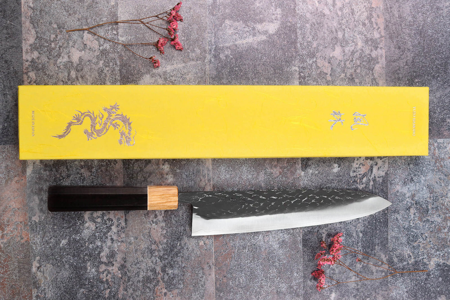 Couteau de chef 24cm japonais artisanal Yuzo Black SLD ébène et olivier