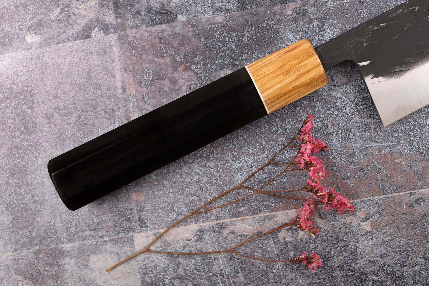 Couteau de chef 24cm japonais artisanal Yuzo Black SLD ébène et olivier