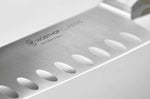 Couteau santoku Wusthof Classic Colour Velvet Oyster forgé lame alvéolée 17cm