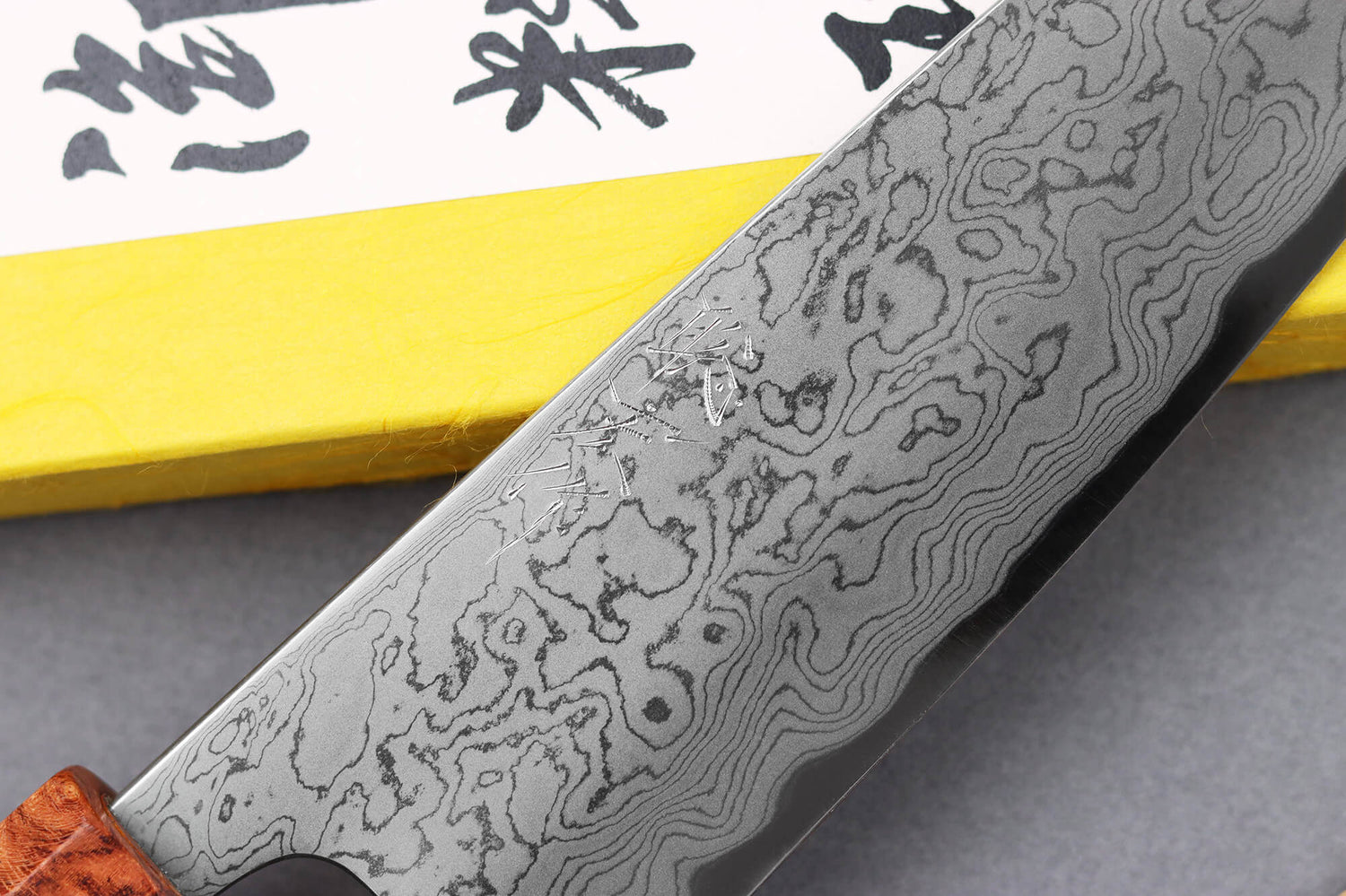 Couteau santoku 16,5cm japonais artisanal Toshihiro Wakui Aogami 2 damas laminé