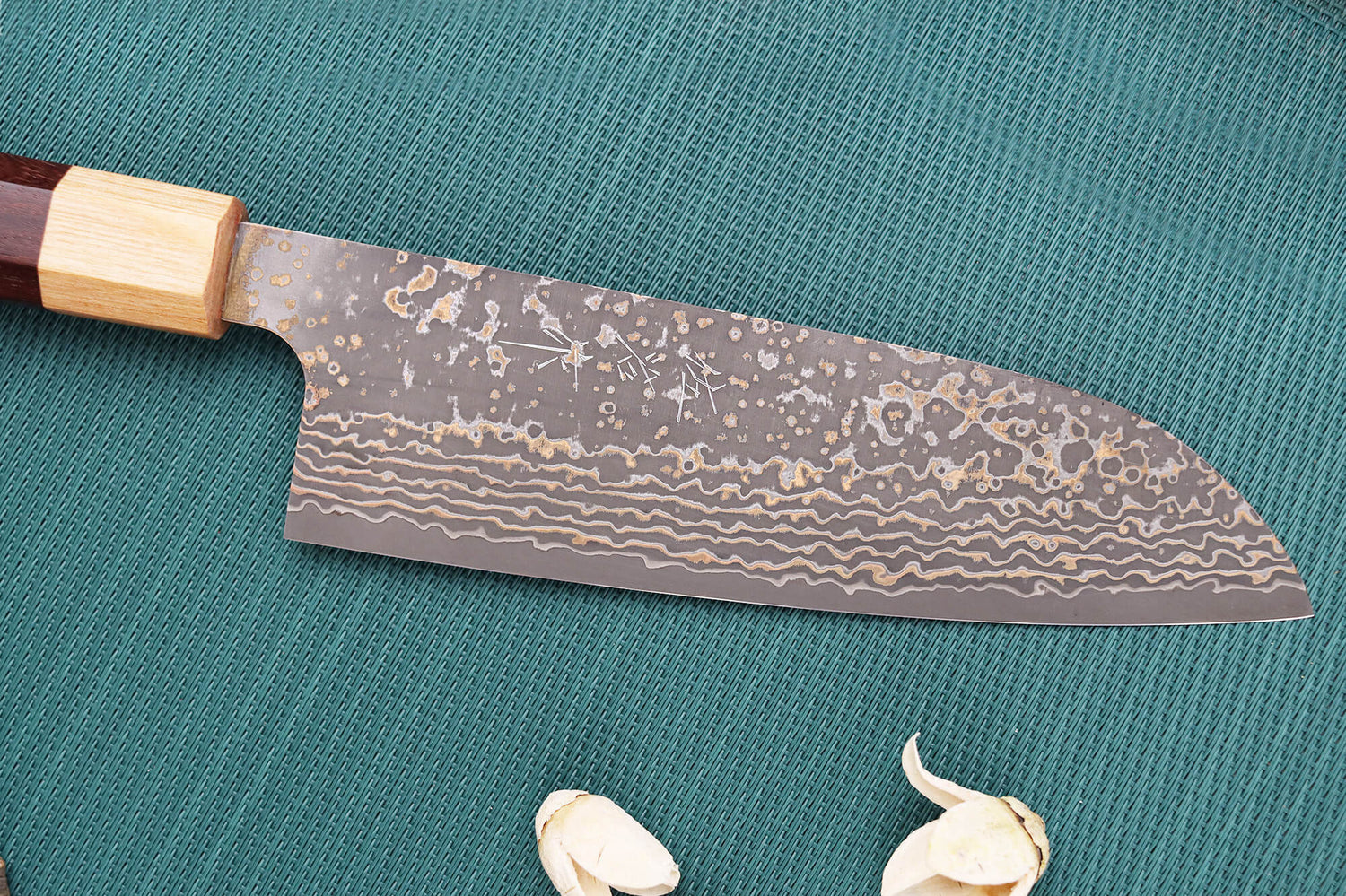 Couteau santoku 16,5cm japonais artisanal Takeshi Saji VG10 Gold