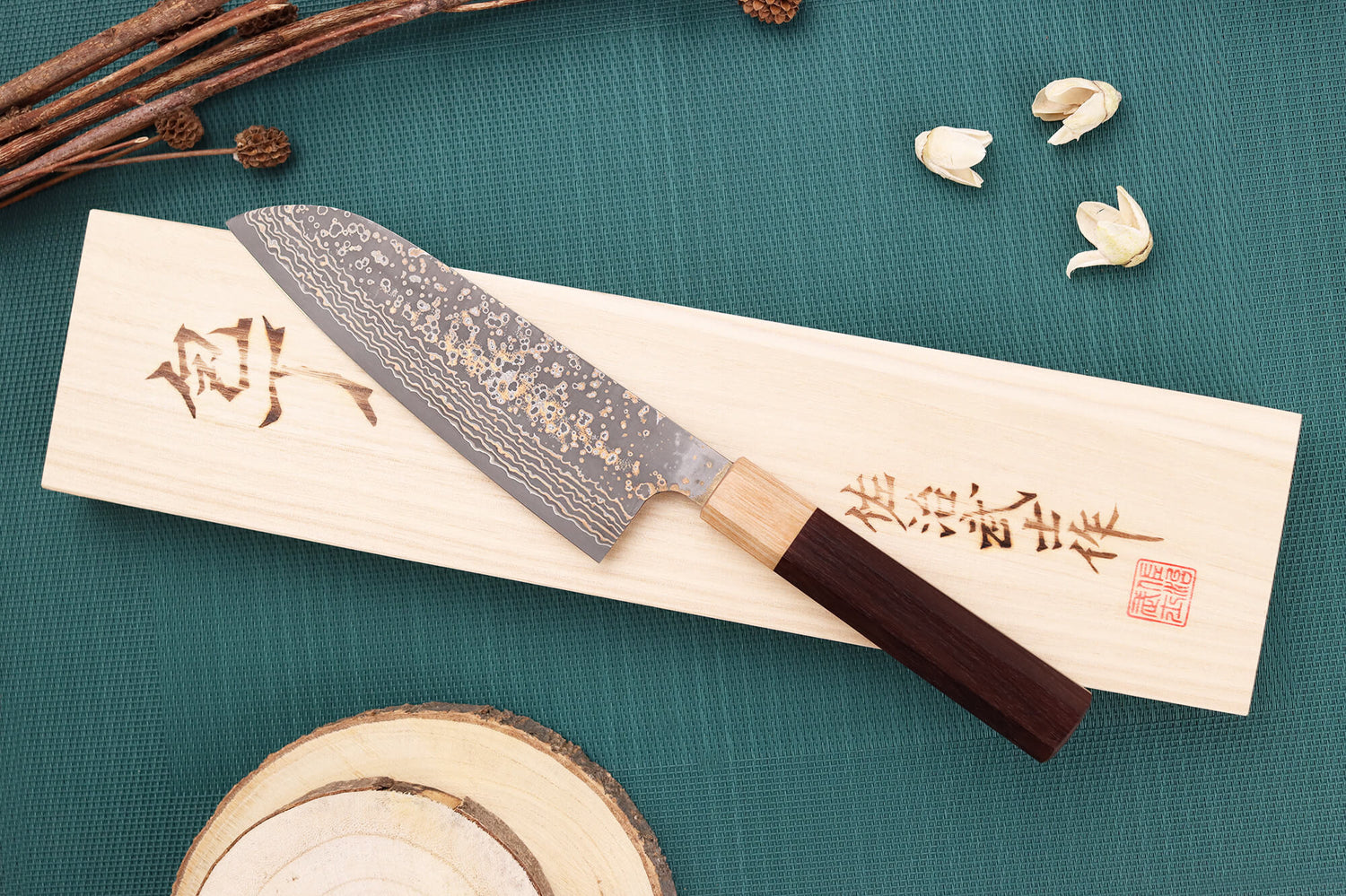 Couteau santoku 16,5cm japonais artisanal Takeshi Saji VG10 Gold