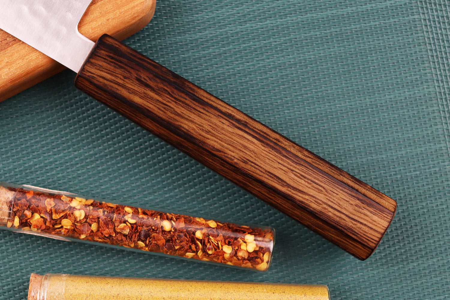 Couteau nakiri 16,5cm japonais artisanal Masutani martelé manche en chêne