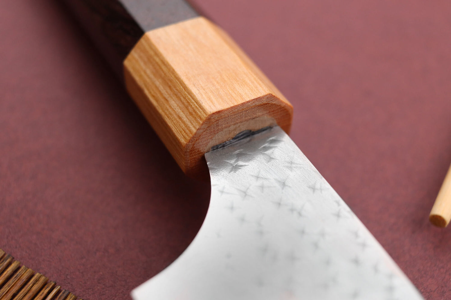 Couteau de chef japonais artisanal martelé Yu Kurosaki senko 21cm acier SG2