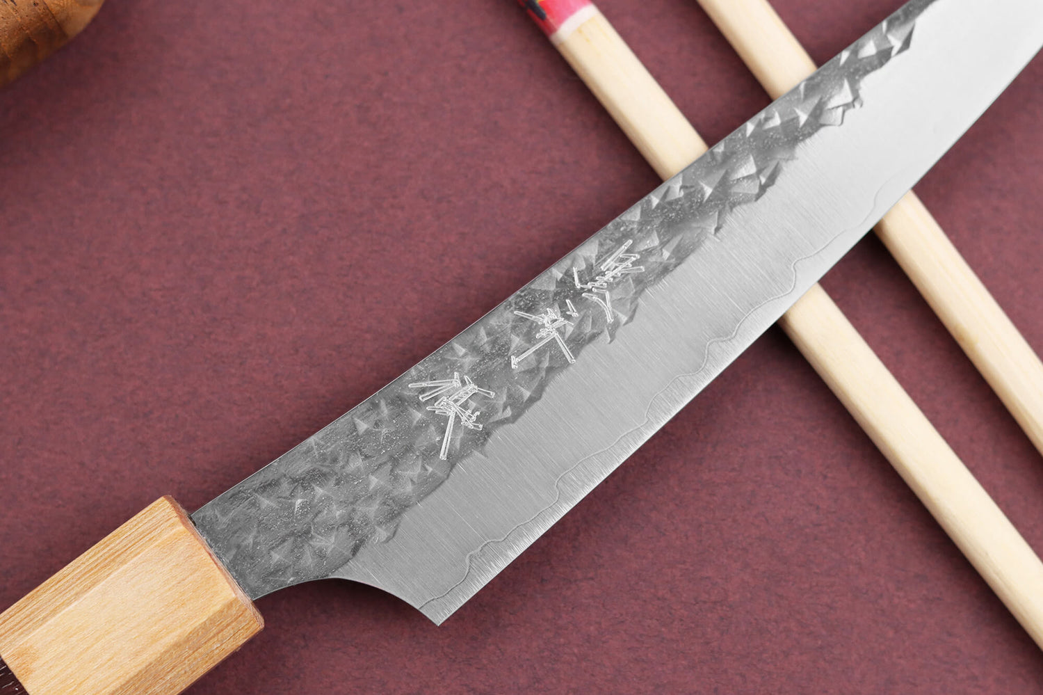 Couteau universel japonais artisanal martelé Yu Kurosaki senko 13cm acier SG2