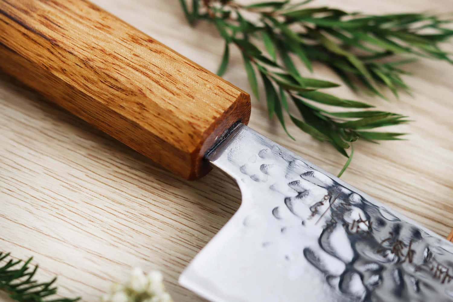 Couteau de chef japonais artisanal Wusaki Yaketa AUS10 damas 18cm