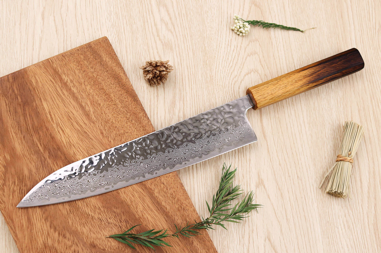 Couteau de chef japonais artisanal Wusaki Yaketa AUS10 damas 24cm