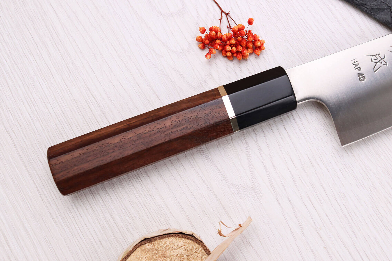 Couteau santoku 19,5cm japonais artisanal Sukenari HAP40 San Maï manche en bois de rose