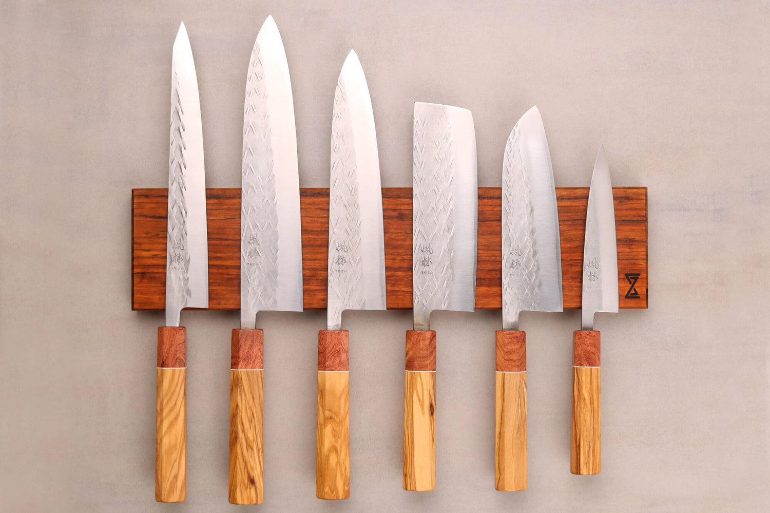 Barre aimantée artisanale Essences Creations en bois d'ovangkol ondé 42cm - 6 places - N°2