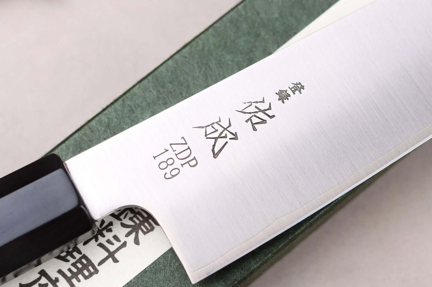 Couteau de chef 21cm japonais artisanal Sukenari ZDP-189 San Maï manche en ébène