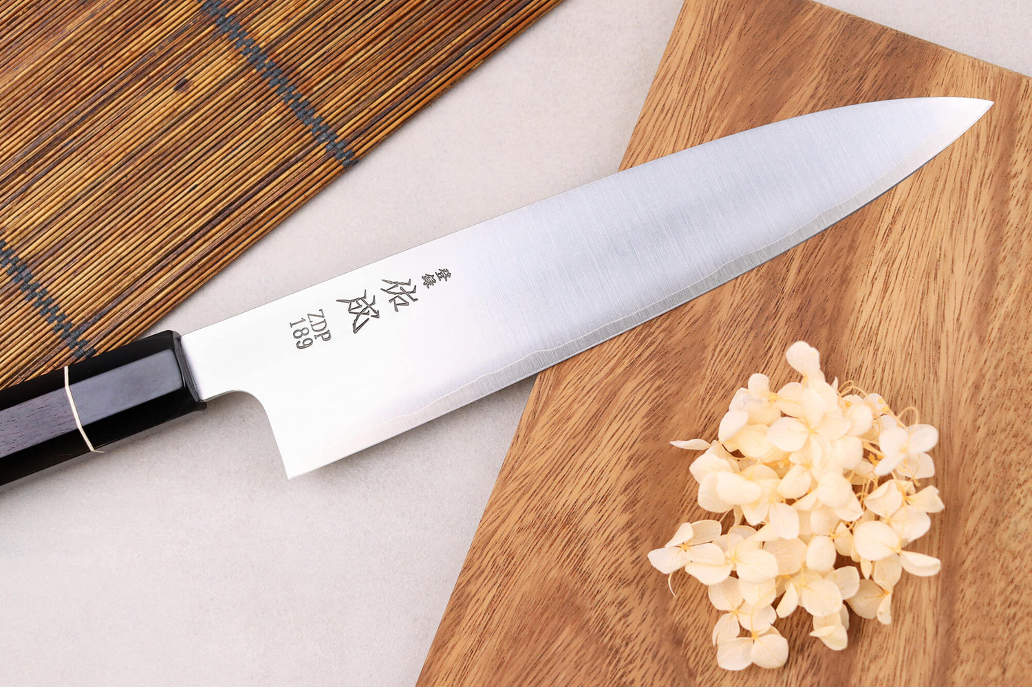 Couteau de chef 24cm japonais artisanal Sukenari ZDP-189 San Maï manche en ébène