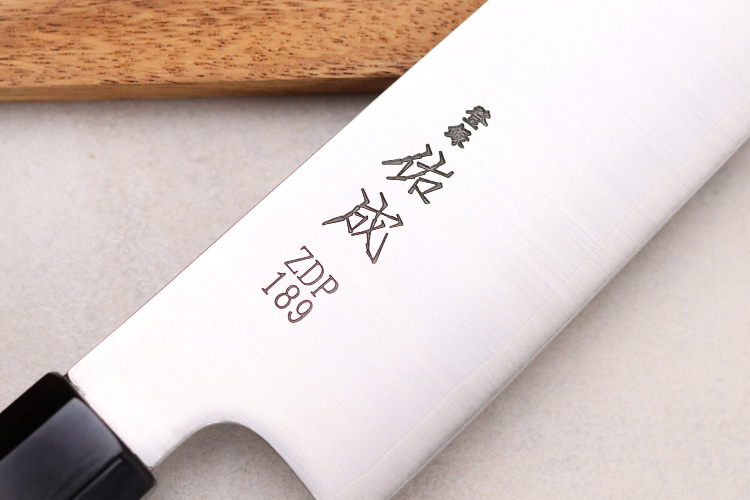 Couteau kiritsuke 24cm japonais artisanal Sukenari ZDP-189 San Maï manche en ébène
